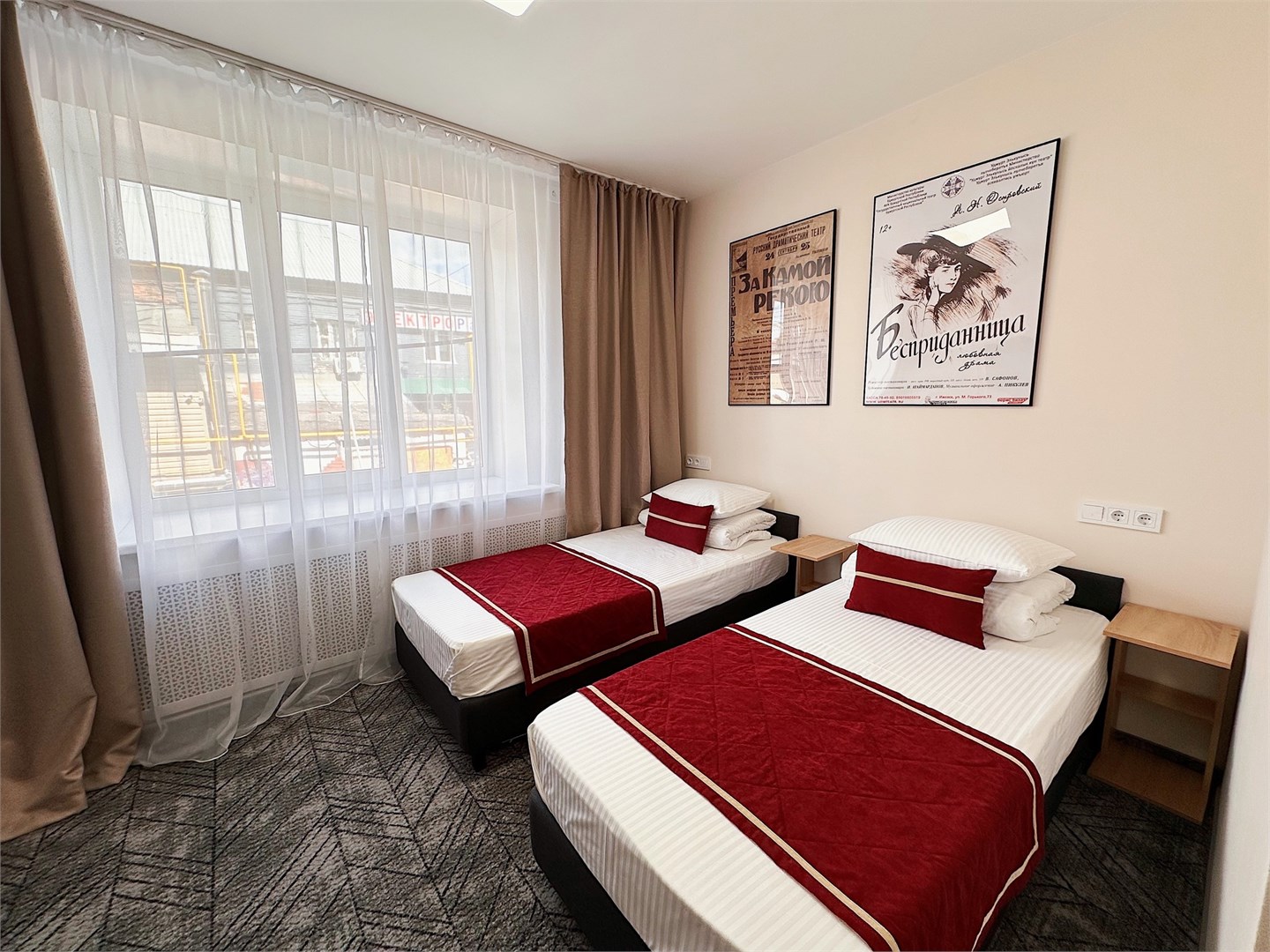 TWIN №2 с видом во двор в Театральная