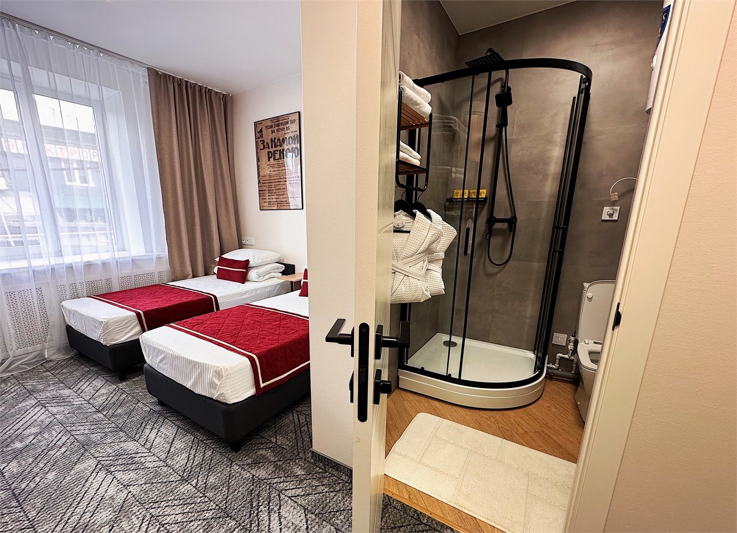 TWIN №2 с видом во двор в Театральная