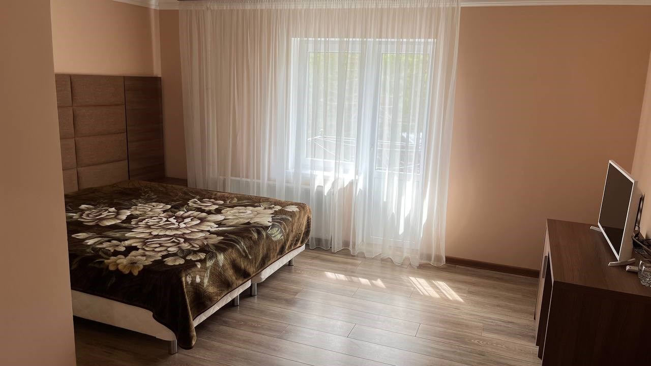 2 местный номер с 1.5 кроватью или двумя кроватями вместе/раздельно в Адамас