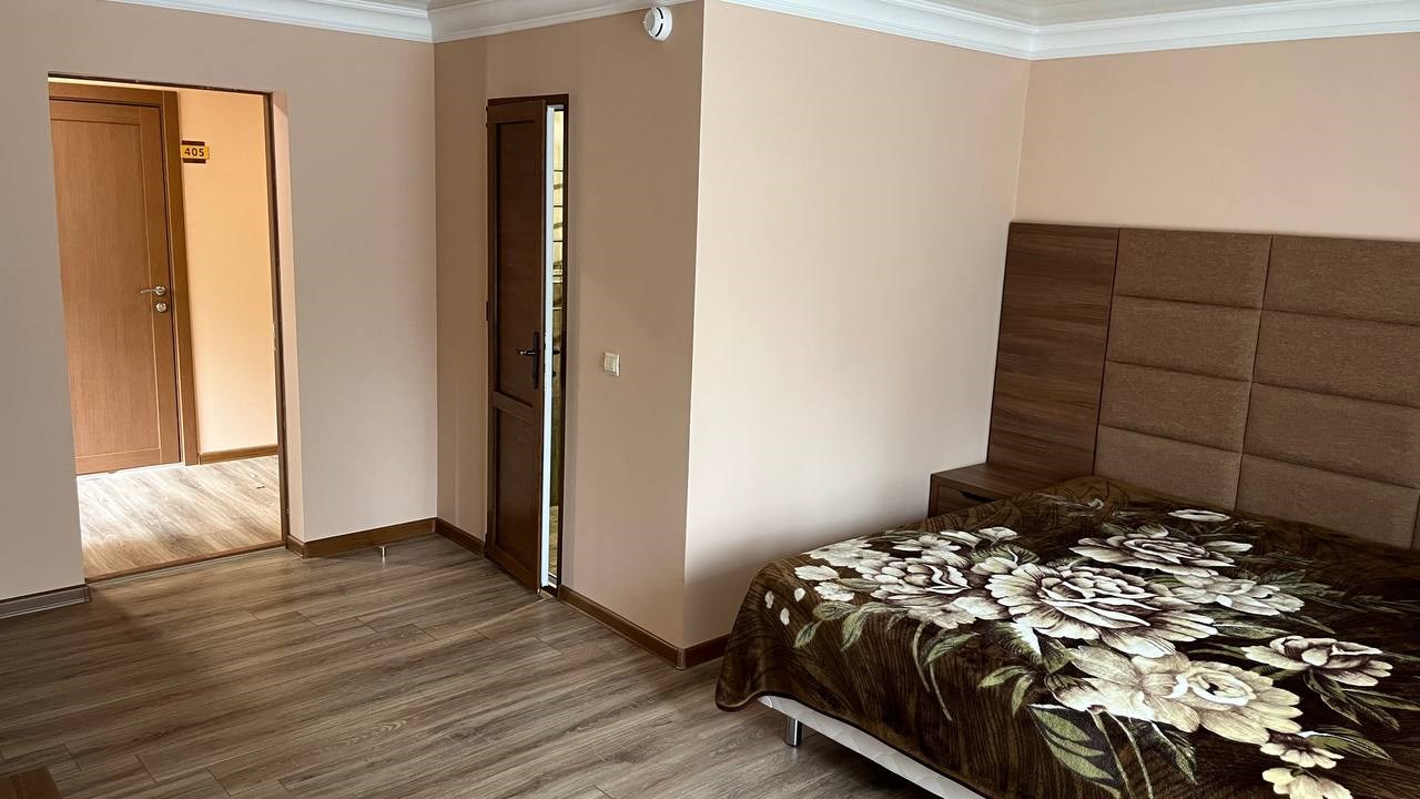 2 местный номер с 1.5 кроватью или двумя кроватями вместе/раздельно в Адамас