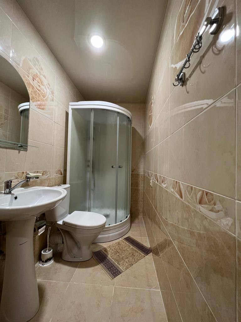 2 местный номер с 1.5 кроватью или двумя кроватями вместе/раздельно в Адамас