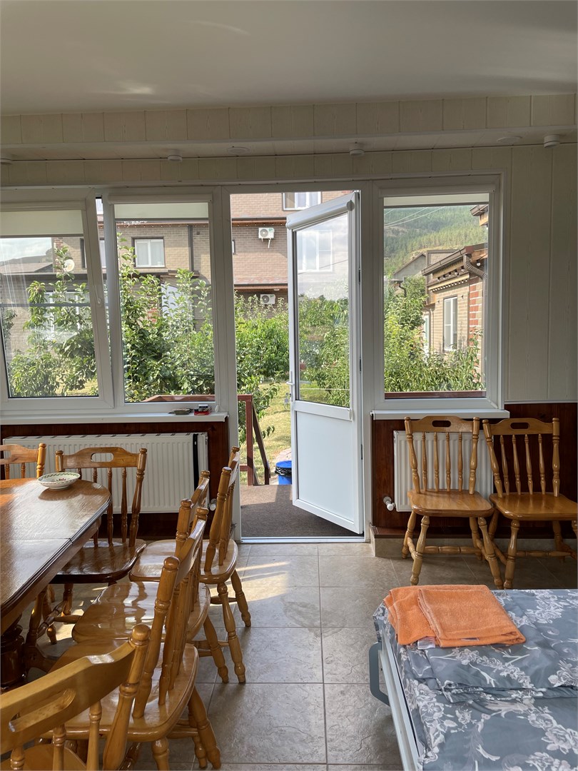 София двухкомнатные апартаменты c общим Бассейном, зоной Барбекю(отдельный домик) в Вилла с видом на горы