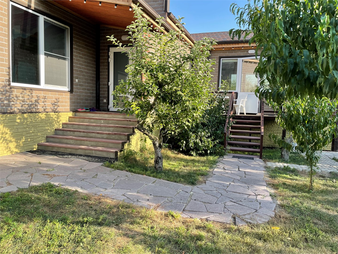 София двухкомнатные апартаменты c общим Бассейном, зоной Барбекю(отдельный домик) в Вилла с видом на горы