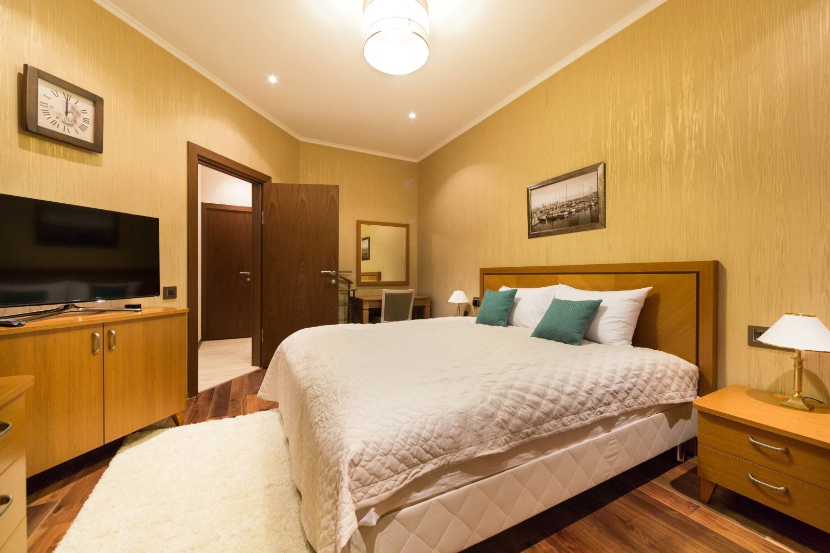 Апартамент трехкомнатный четырехместный Центр "Курортная деревня" в Курортная деревня