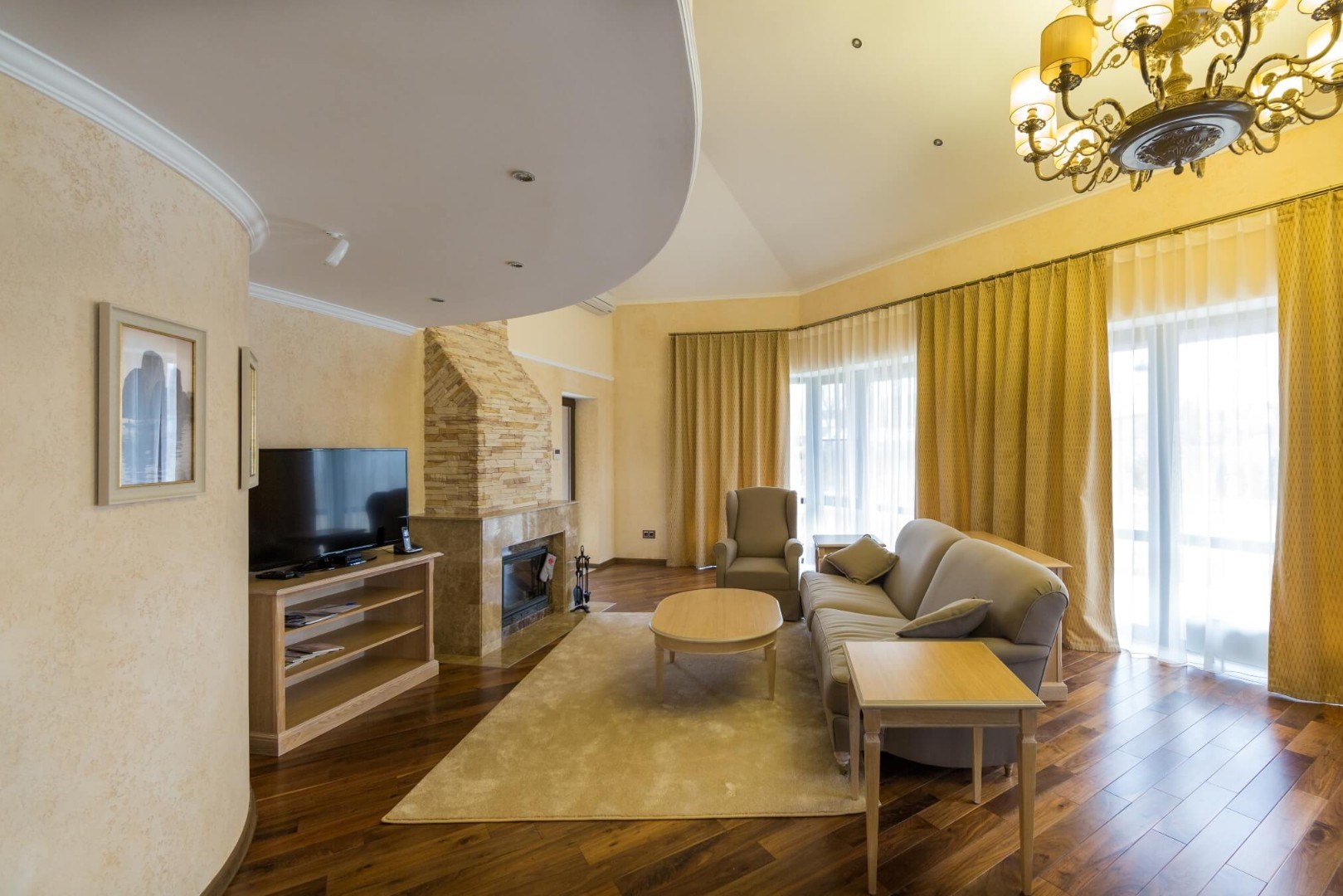 Сюит четырехкомнатный четырехместный Центр "Курортная деревня" в Курортная деревня