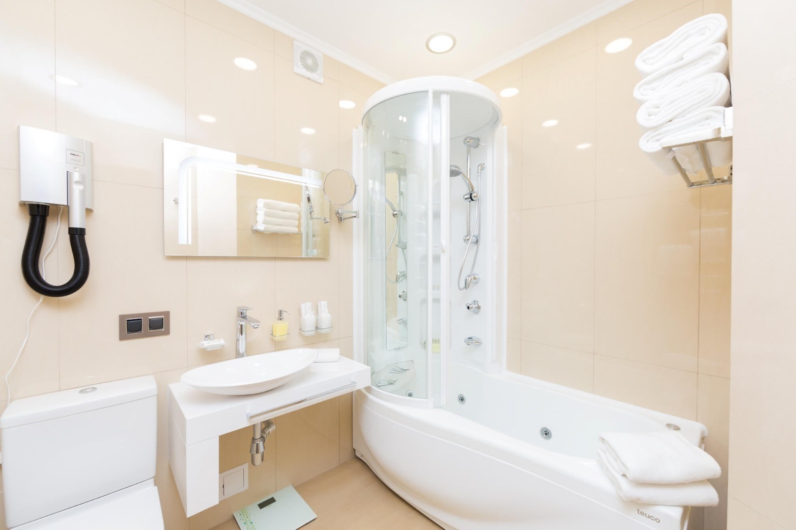 Сюит четырехкомнатный четырехместный Центр "Курортная деревня" в Курортная деревня