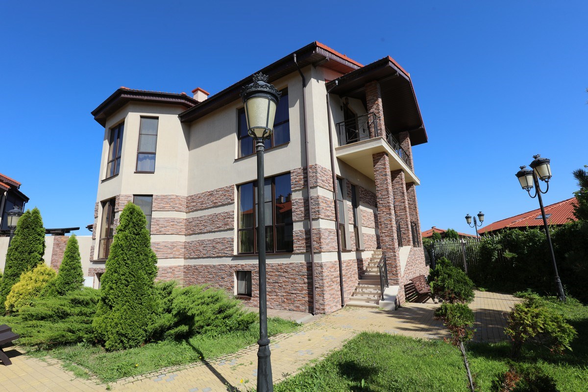 КОТТЕДЖ четырехкомнатный четырехместный Центр "Курортная деревня" в Курортная деревня