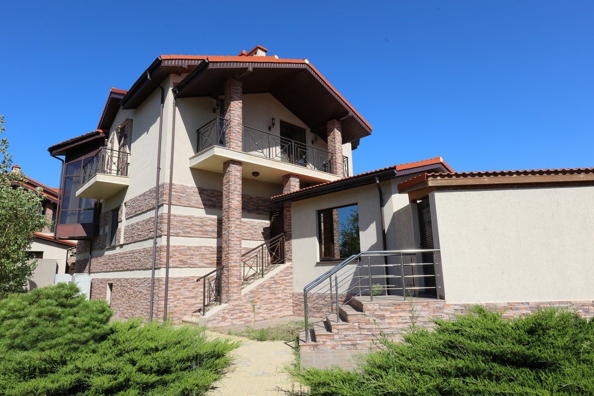 КОТТЕДЖ четырехкомнатный четырехместный Центр "Курортная деревня" в Курортная деревня