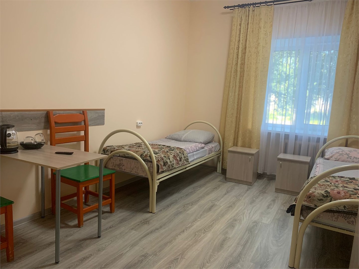 Двухместный улучшенный номер с двумя односпальными кроватями в Северяночка