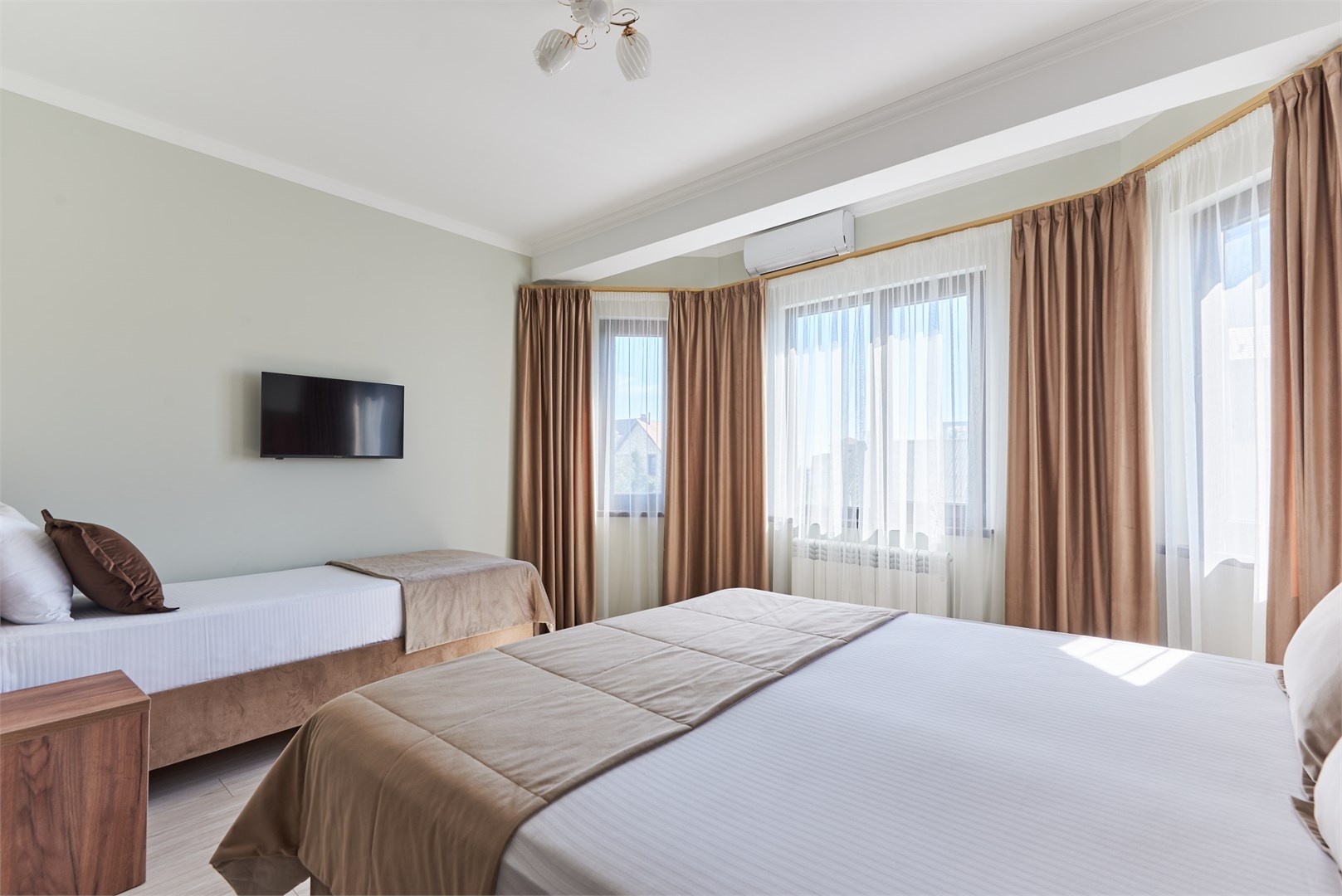 Делюкс в Эмилия