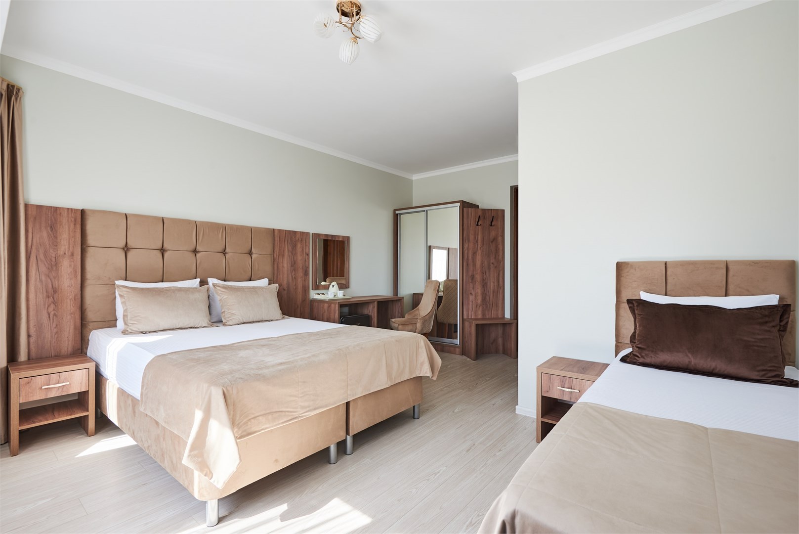 Делюкс в Эмилия