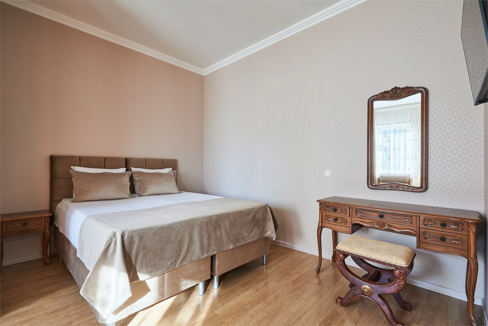 Двухкомнатные апартаменты в Эмилия