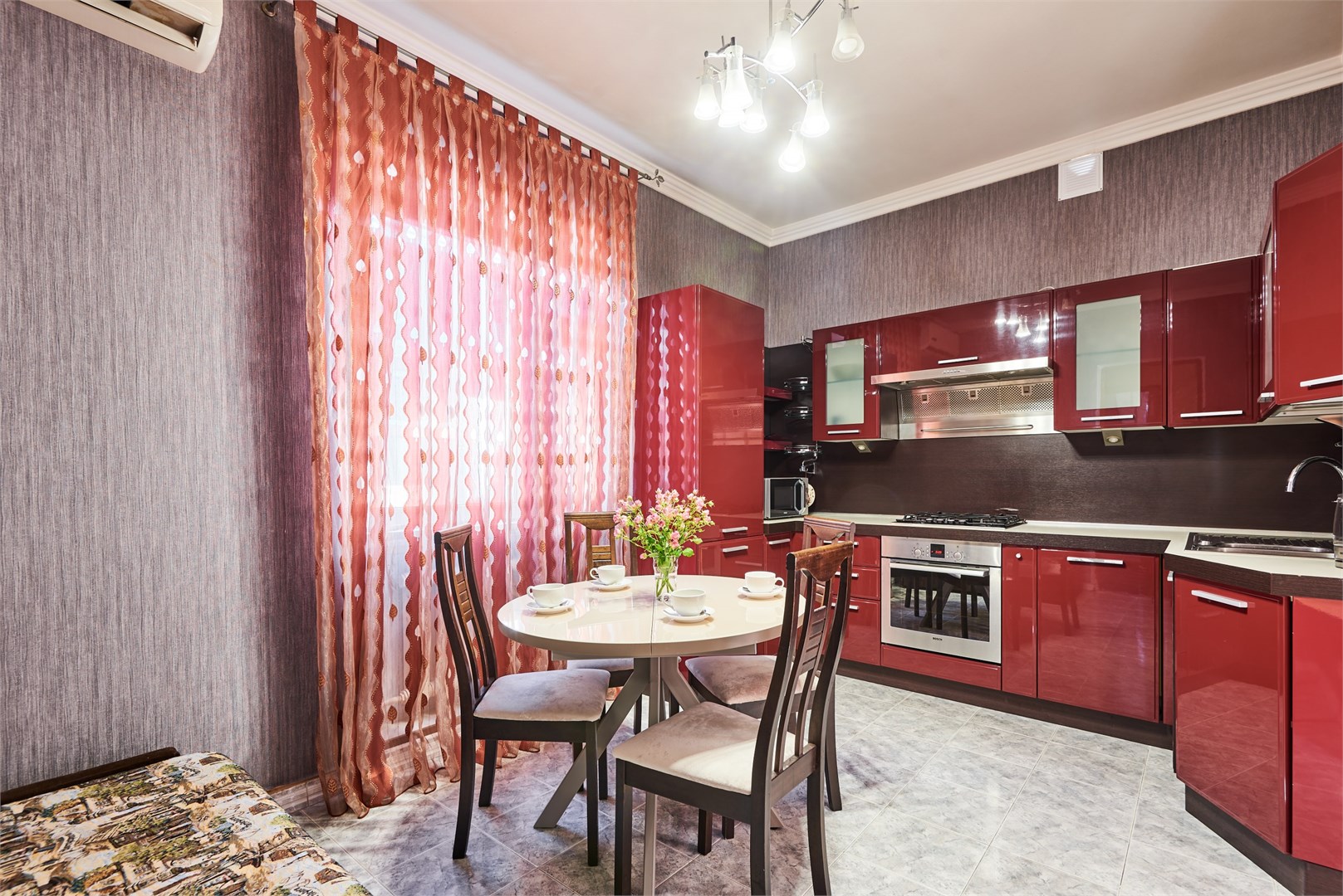 Двухкомнатные апартаменты в Эмилия