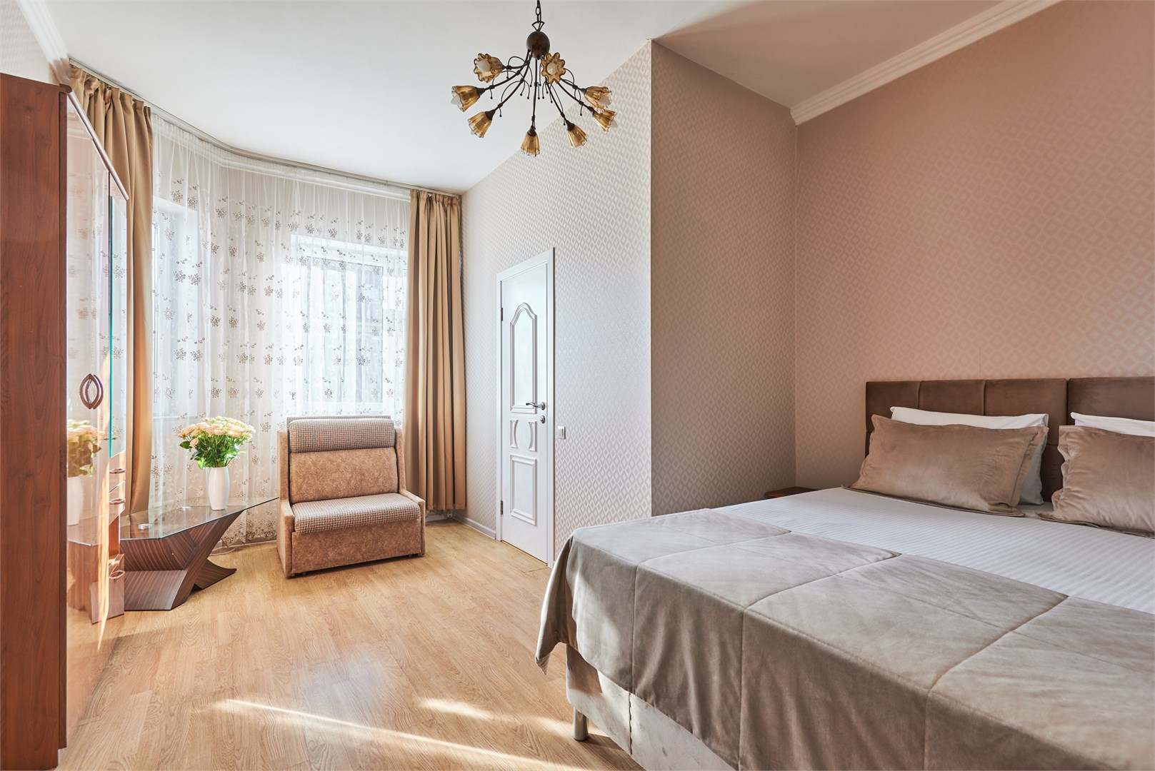 Двухкомнатные апартаменты в Эмилия