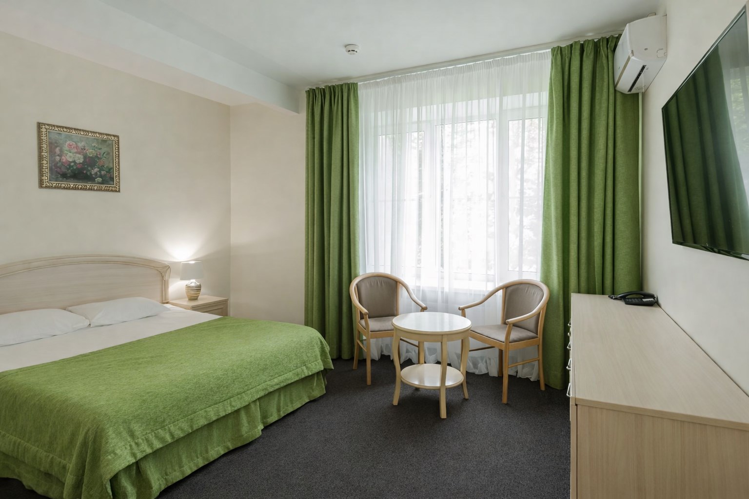 Стандарт с двуспальной или раздельными кроватям и креслом-кроватью в Фореста Фестиваль Парк