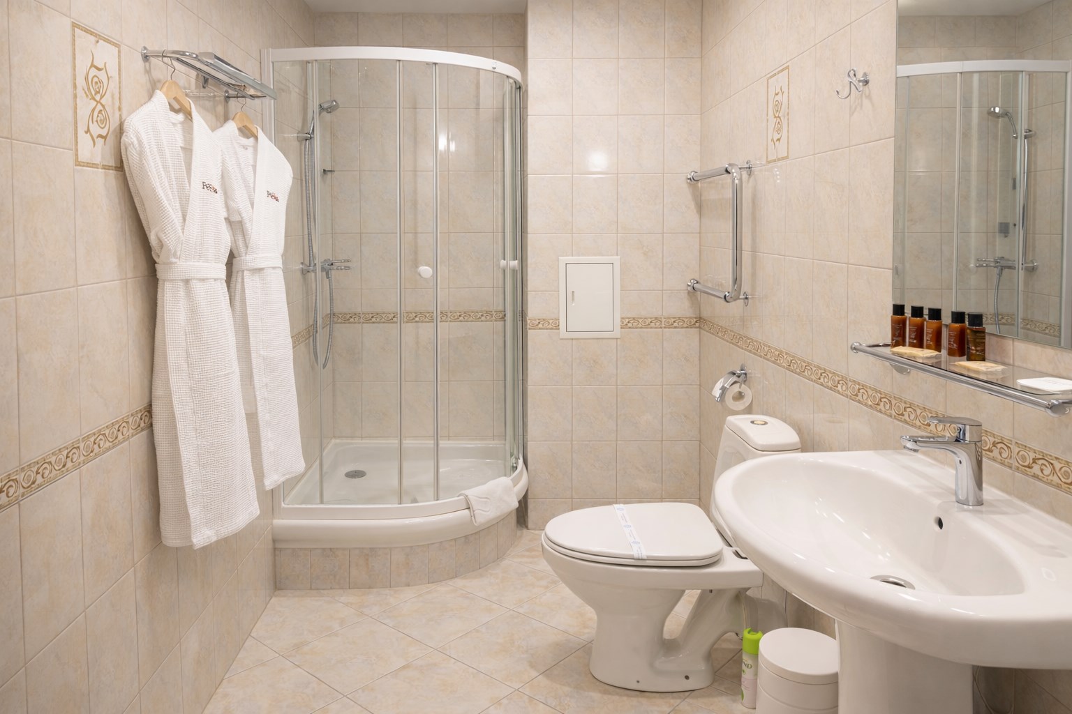 Стандарт с двуспальной или раздельными кроватям и креслом-кроватью в Фореста Фестиваль Парк