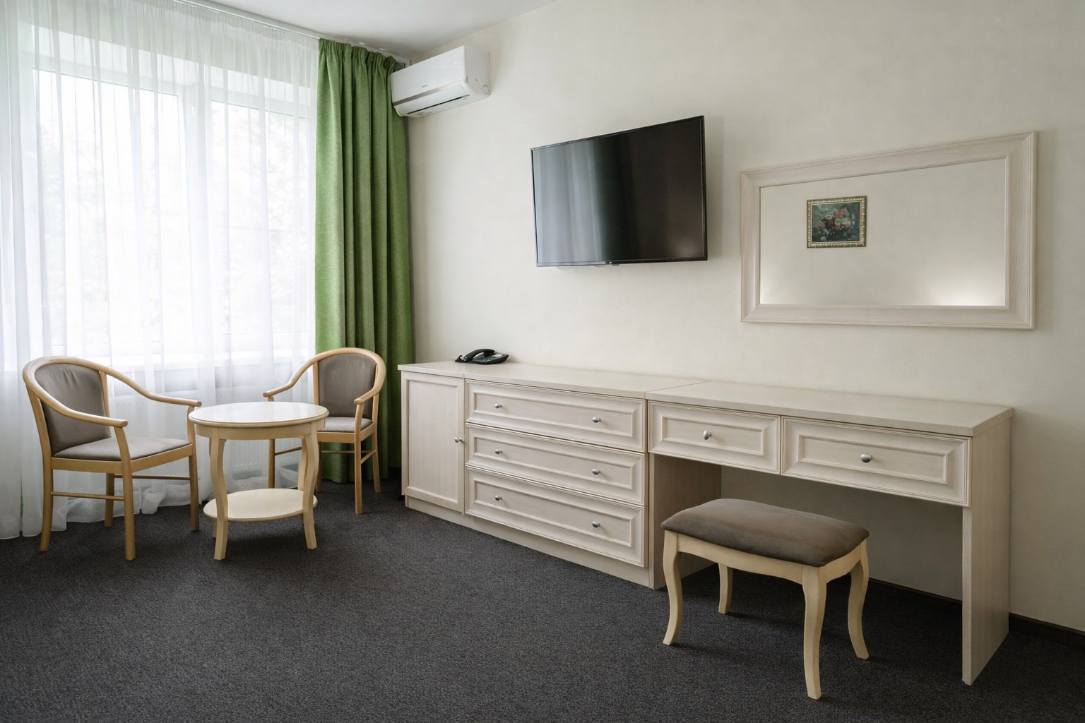 Стандарт с двуспальной или раздельными кроватям и креслом-кроватью в Фореста Фестиваль Парк