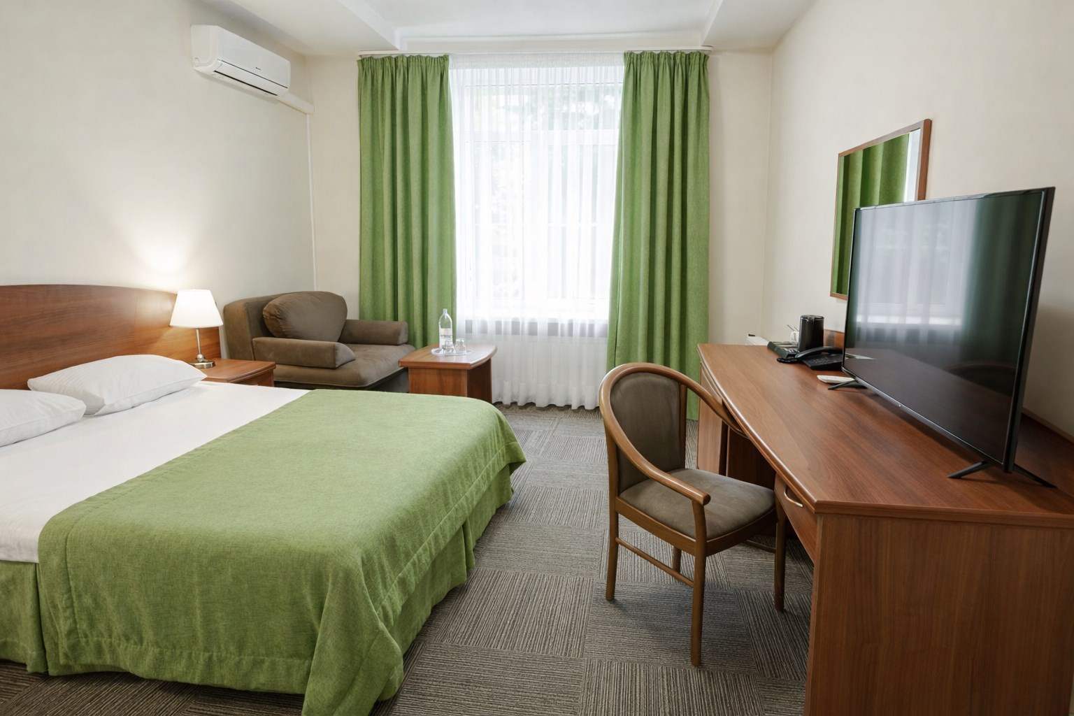 Стандарт с двуспальной или раздельными кроватям и креслом-кроватью в Фореста Фестиваль Парк