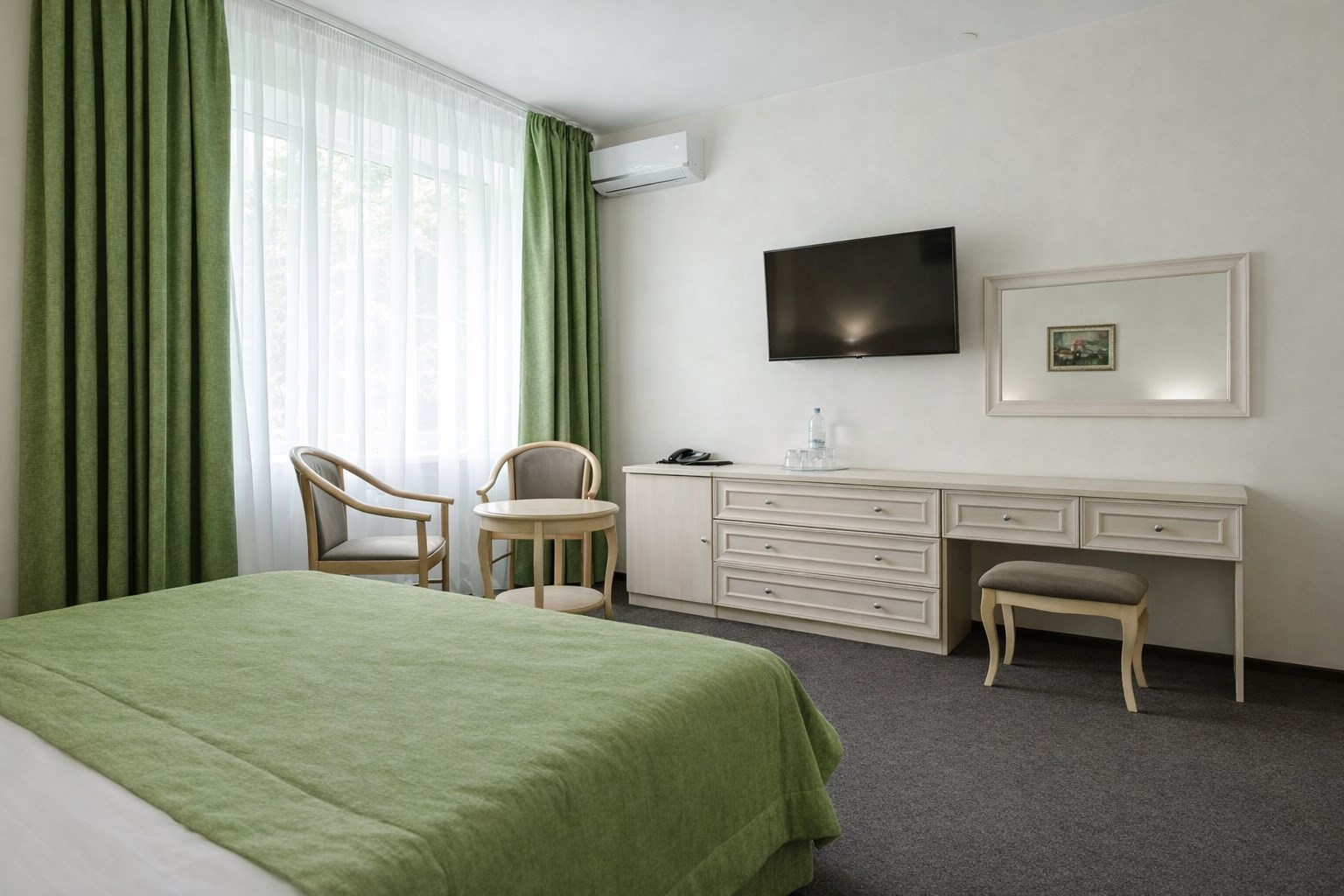 Стандарт с двуспальной или раздельными кроватям и креслом-кроватью в Фореста Фестиваль Парк