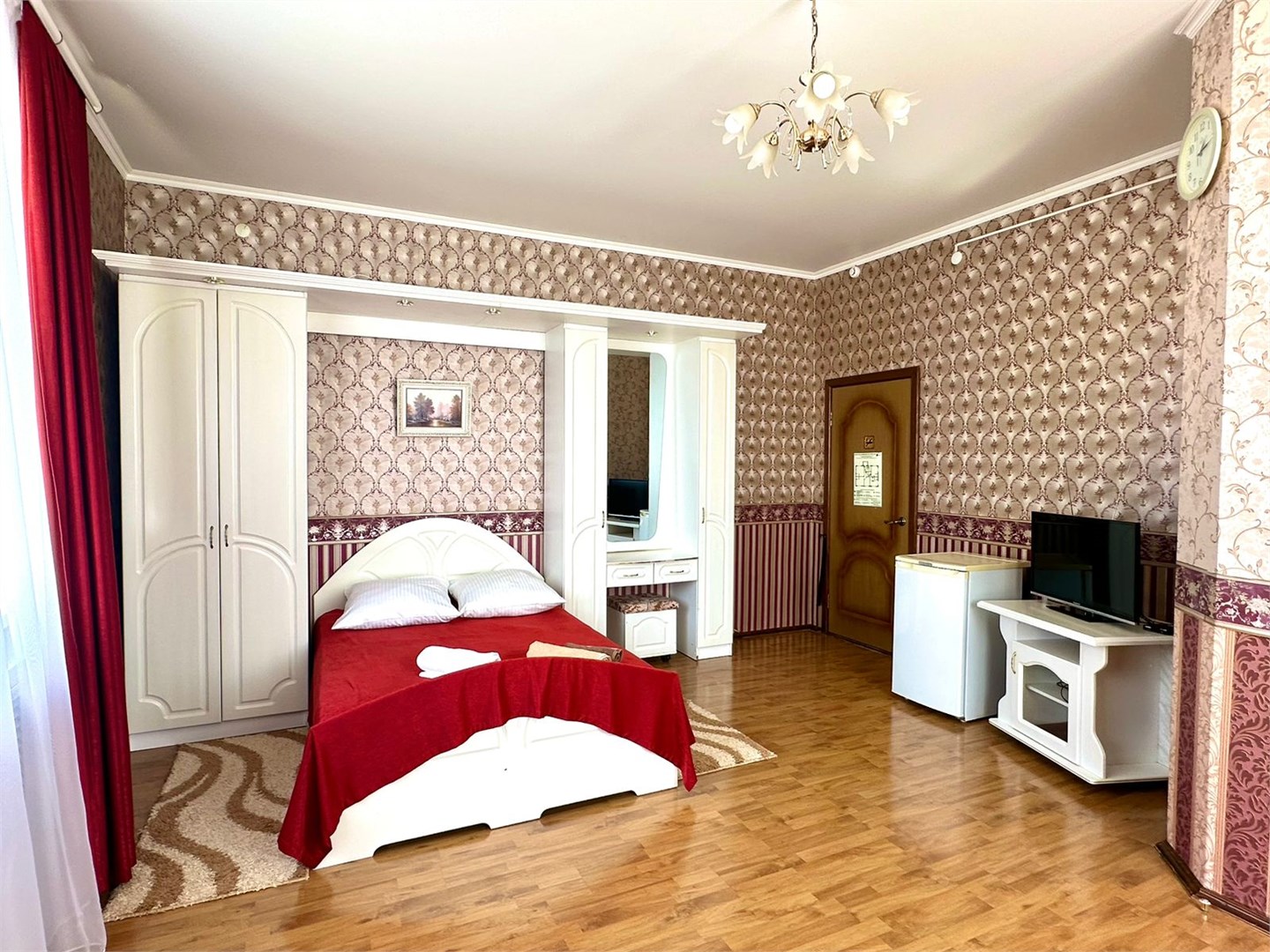 Люкс с двуспальной кроватью №7 в Удача