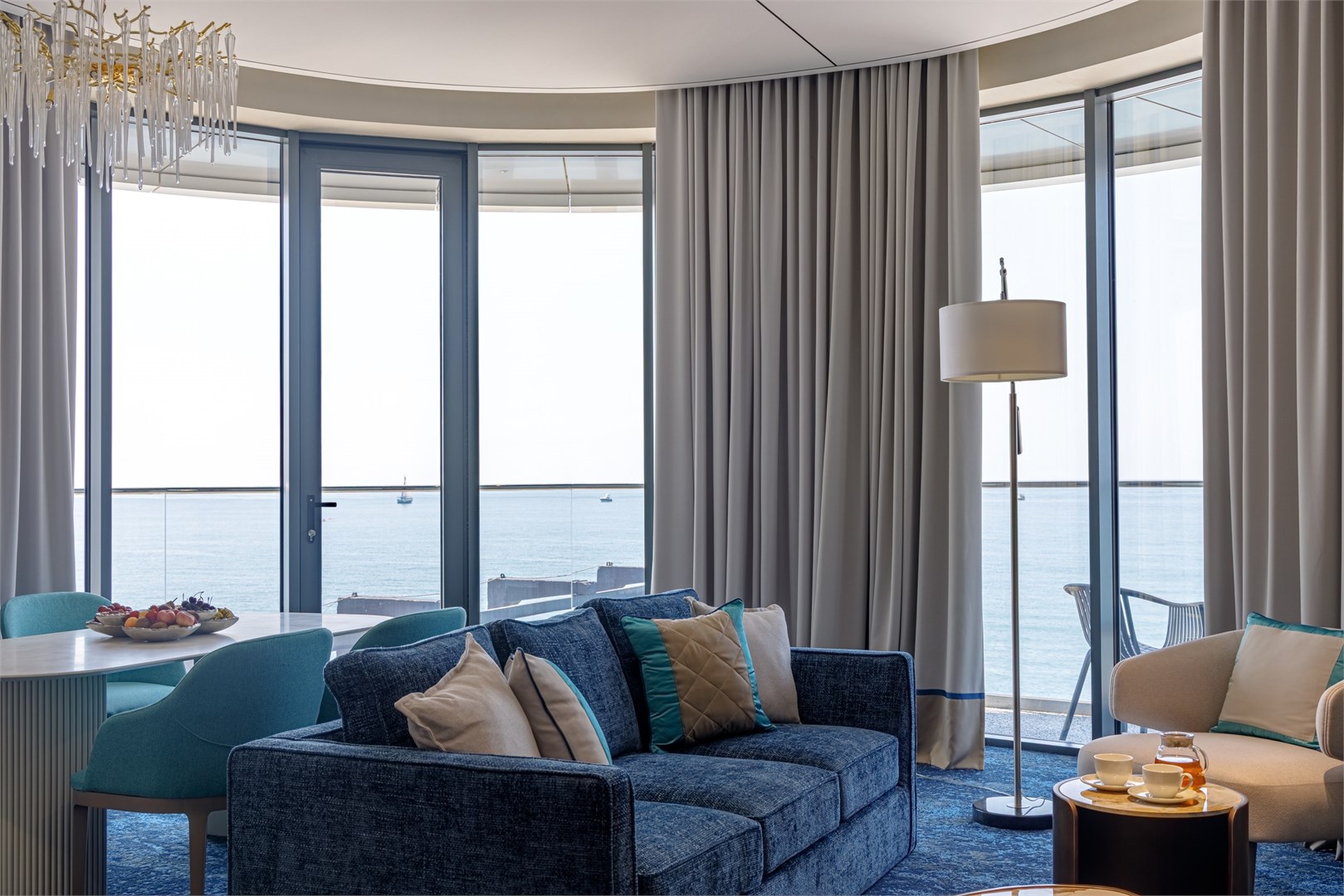 Фотография Джуниор Сюит на пляже