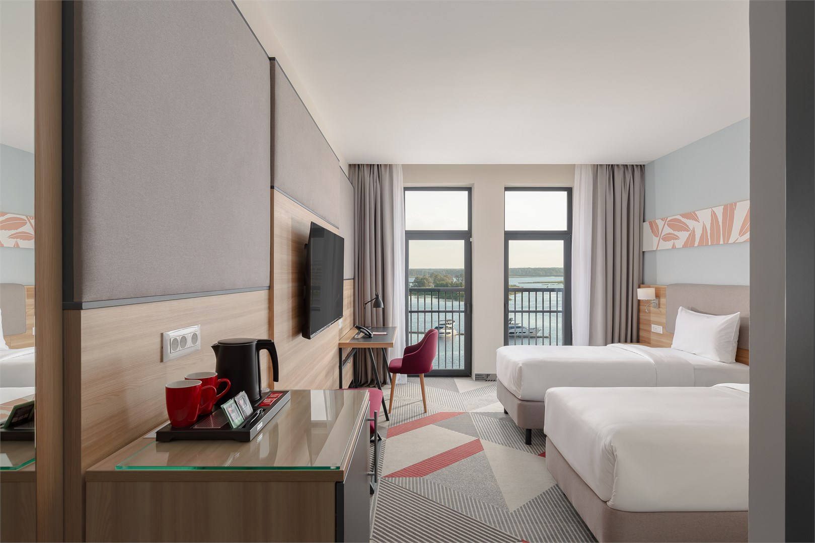 Стандартный номер с двумя раздельными кроватями и видом на бухту в Рябина от Васта