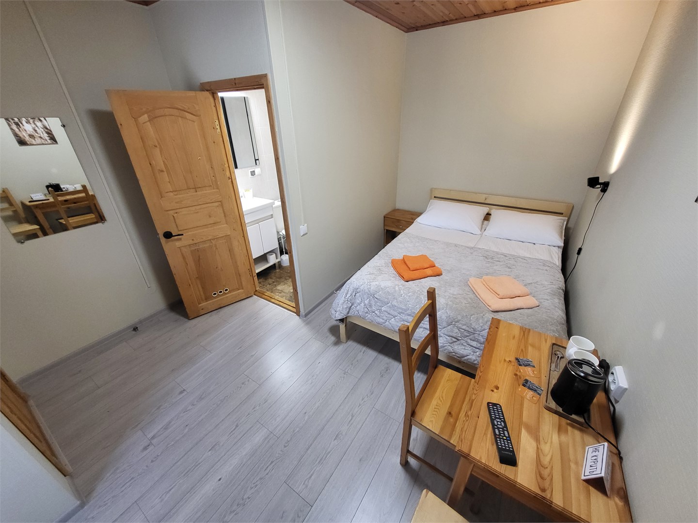 Двухместный номер с двуcпальной кроватью в Морошка