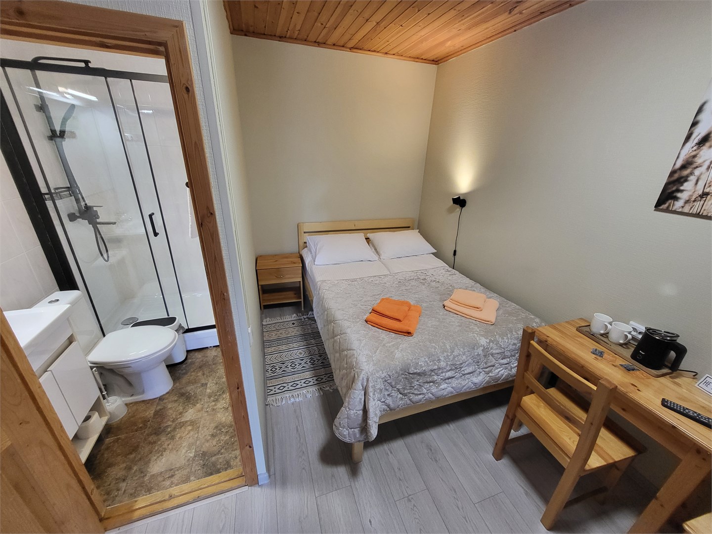 Двухместный номер с двуcпальной кроватью в Морошка