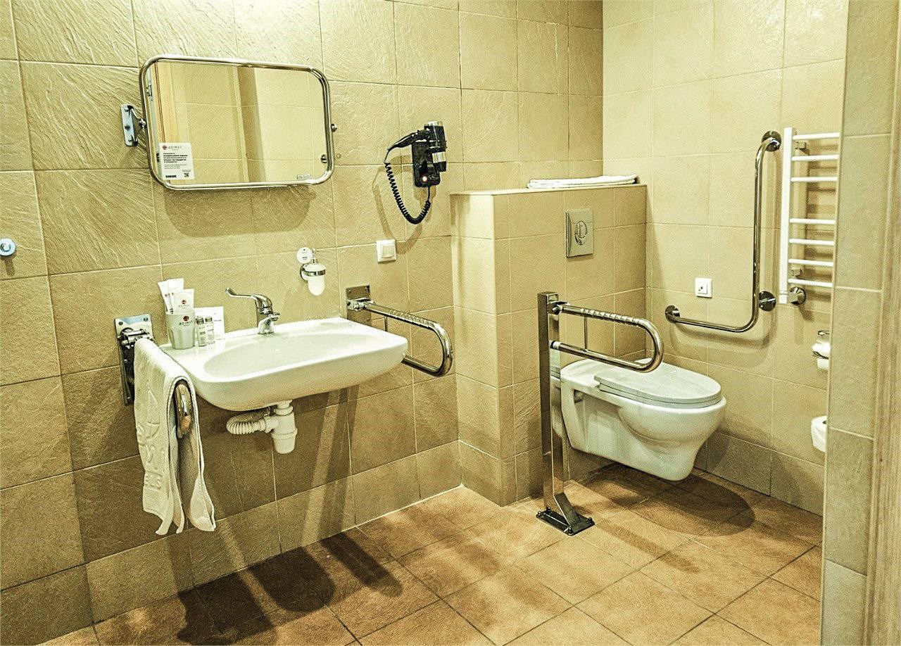 Супериор с двуспальной кроватью для людей с ограниченными возможностями в Azimut Парк Отель Переславль