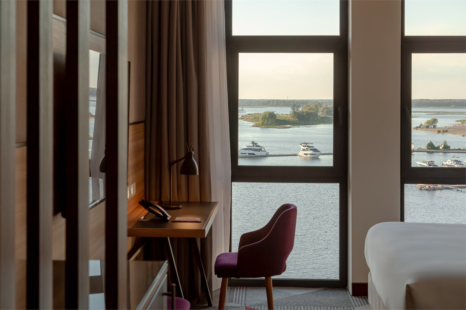 Премиум с двуспальной кроватью и видом на бухту в Рябина от Васта