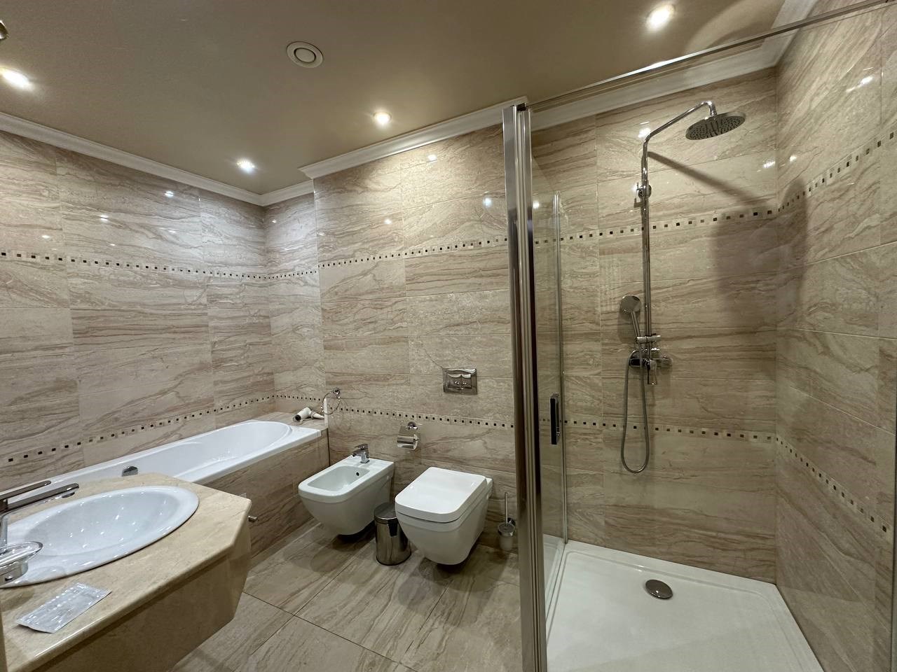 Люкс в Челюскинцев