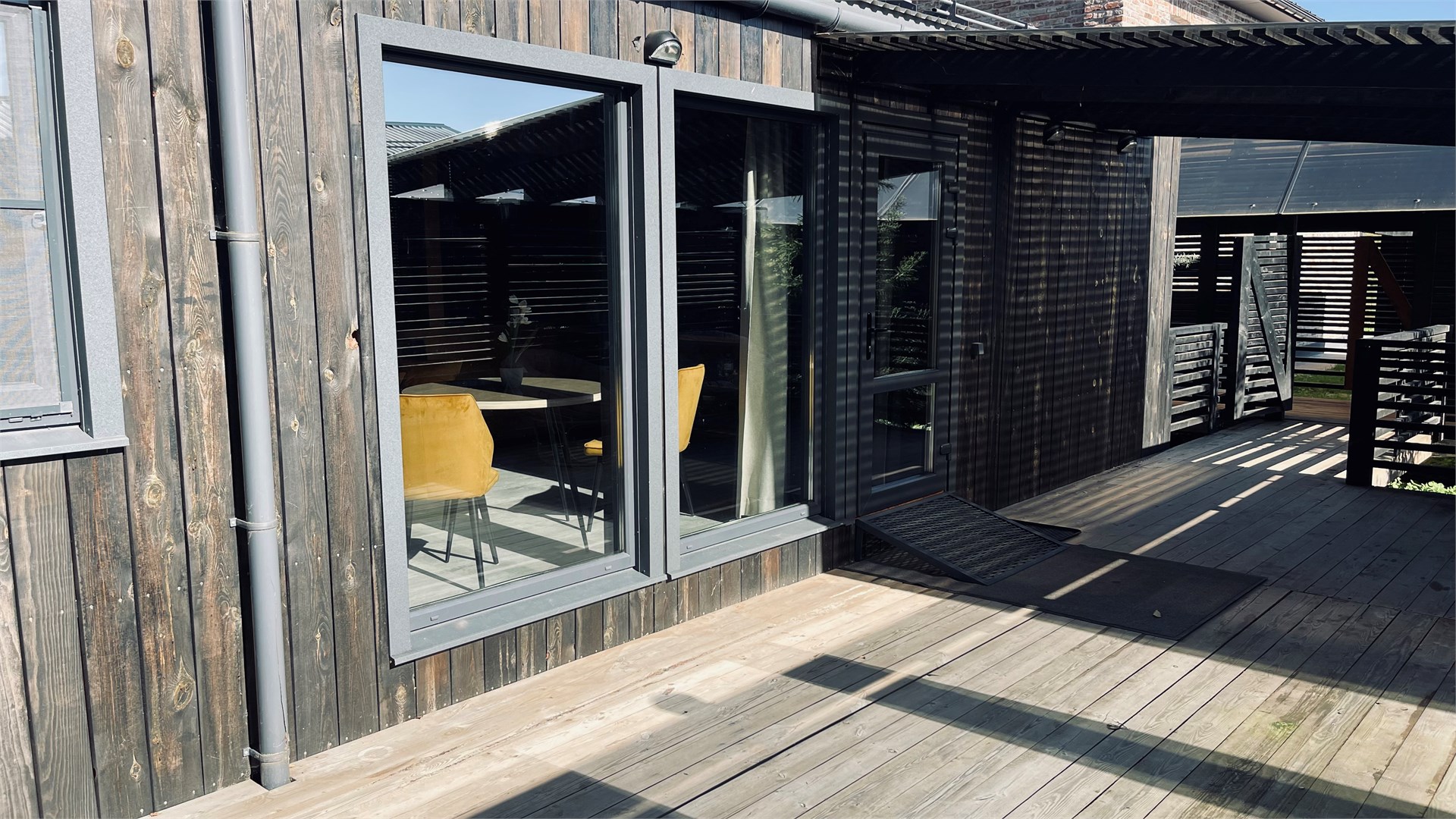 Великие российские учёные (барнхаусы с видом на лес) в Резиденция Товарищества Братьев Нобель