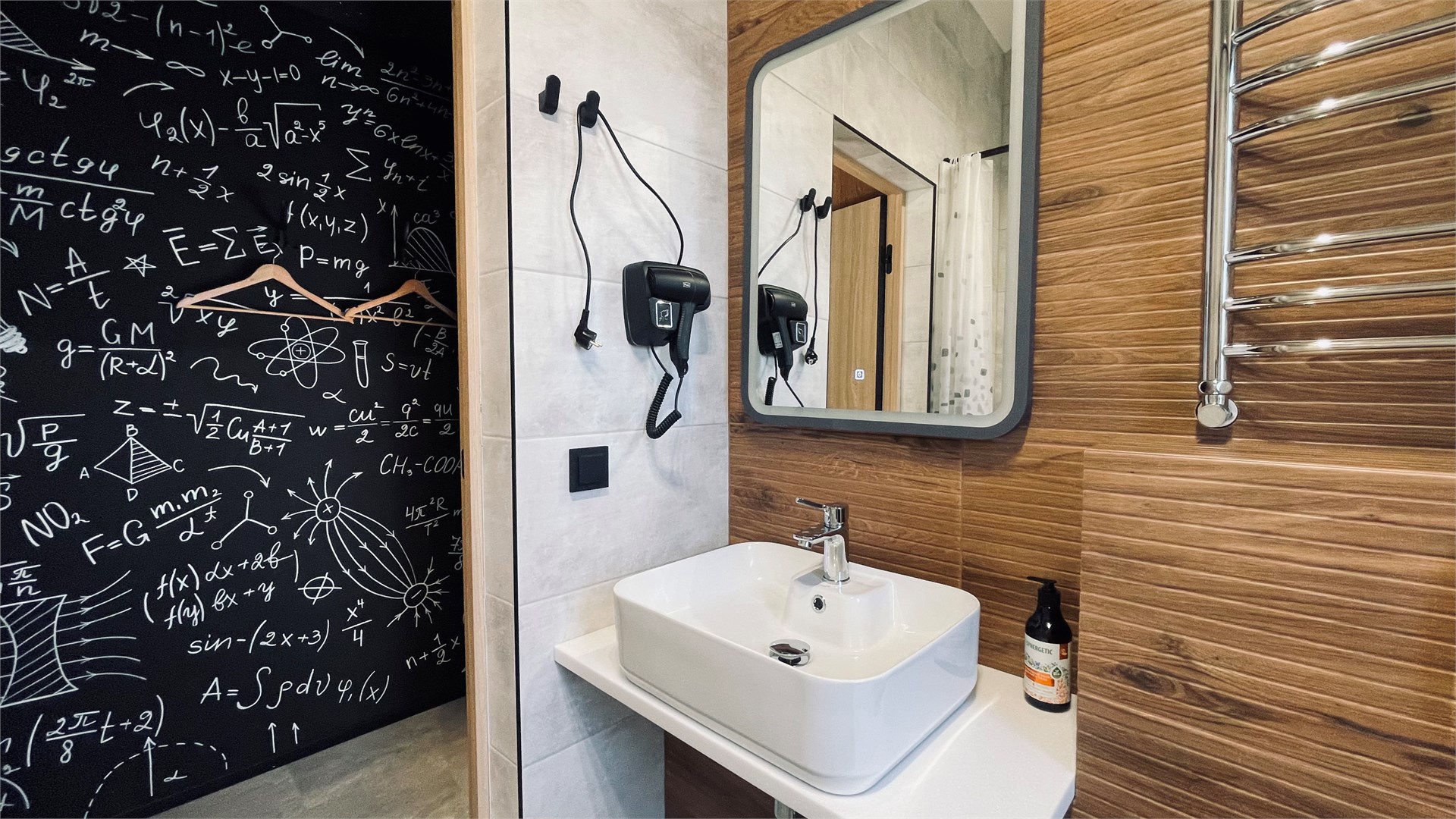 Великие российские учёные (барнхаусы с видом на лес) в Резиденция Товарищества Братьев Нобель