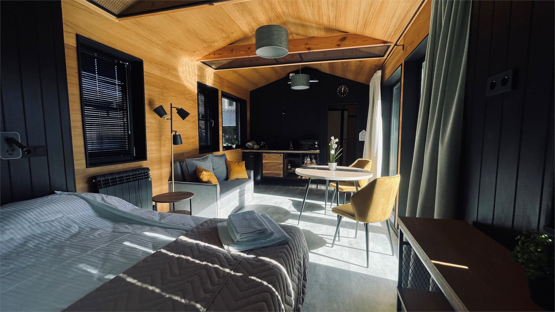 Великие российские учёные (барнхаусы с видом на лес) в Резиденция Товарищества Братьев Нобель