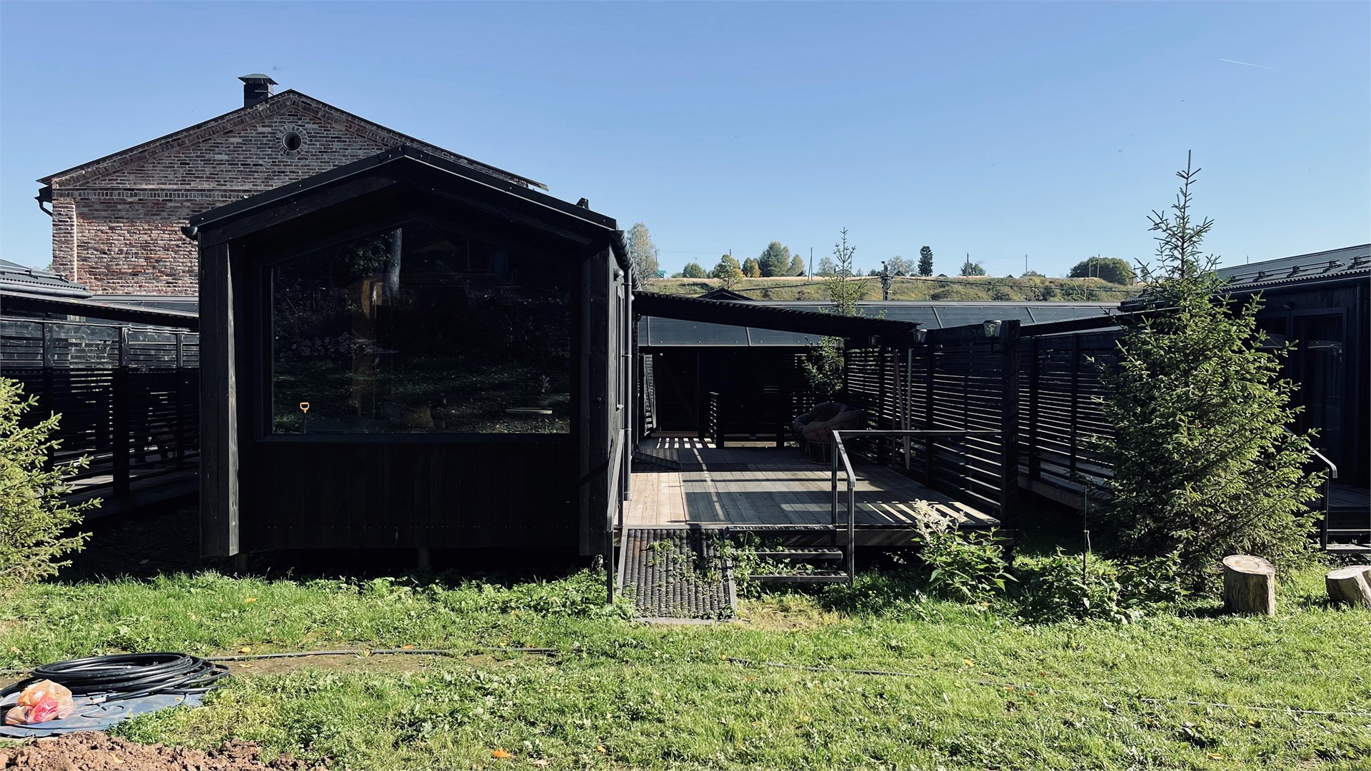 Великие российские учёные (барнхаусы с видом на лес) в Резиденция Товарищества Братьев Нобель