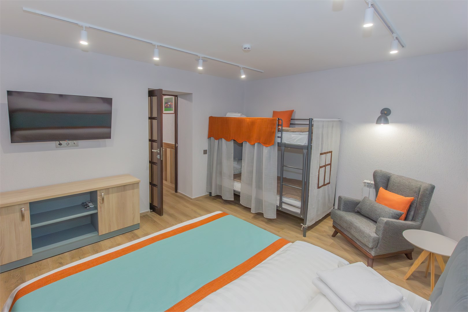 Джуниор Сьют Семейный (корпус "Бурый") в Хрустальная