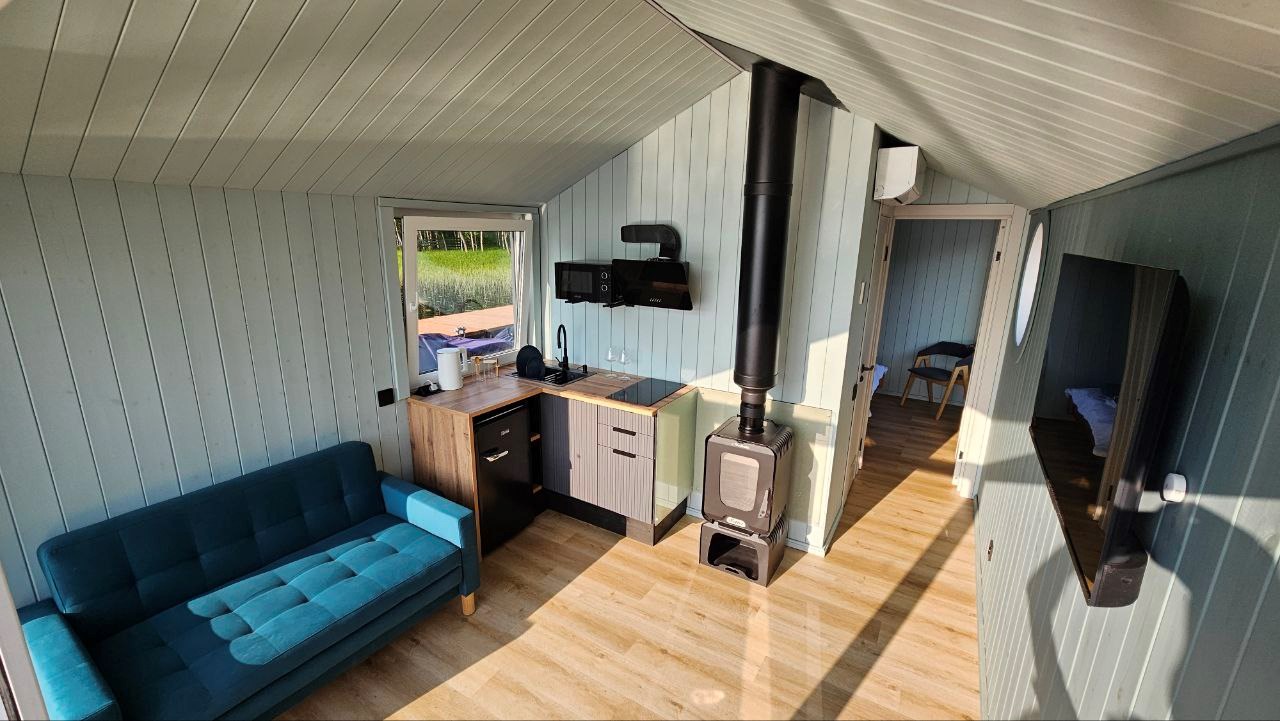 Хаусбот "Сила Ветра" 2+2 в Гостевой дом