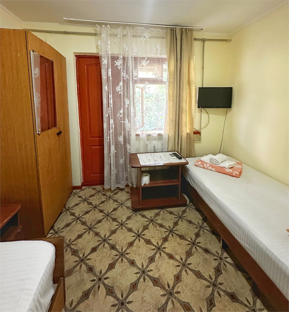Эконом 3-х местный номер в У Веры