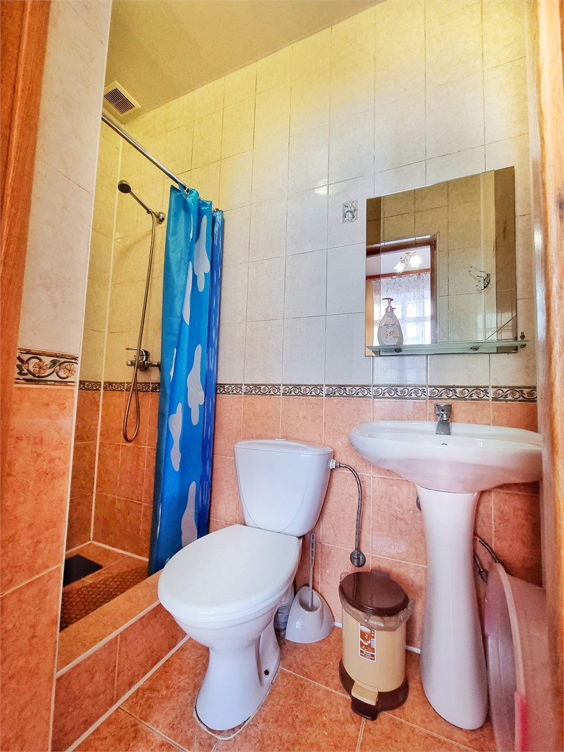 Комфортный 2-х местный номер с двуспальной кроватью и балконом в У Веры