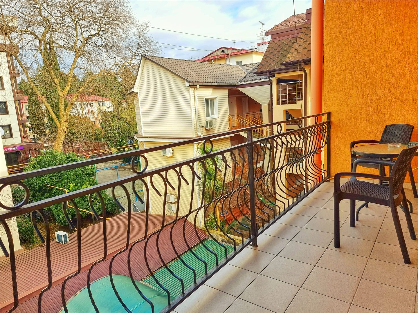 Комфортный 2-х местный номер с двуспальной кроватью и балконом в У Веры