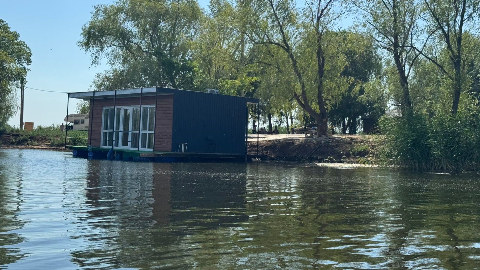 Дом на воде в Берег мечты