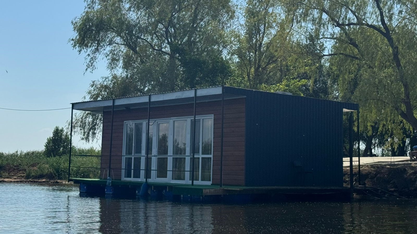 Дом на воде в Берег мечты