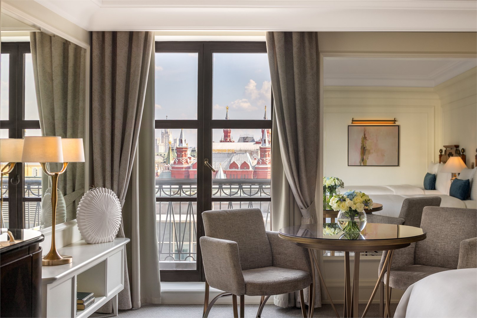 Клубный номер с видом на башни Кремля с двумя кроватями Double и доступом в The Carlton Club в The Carlton, Moscow