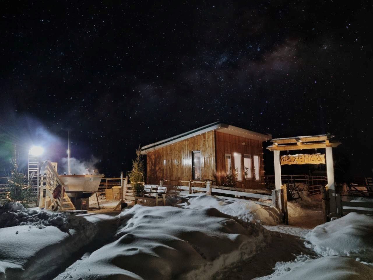 Домик с качелью в Фазенда