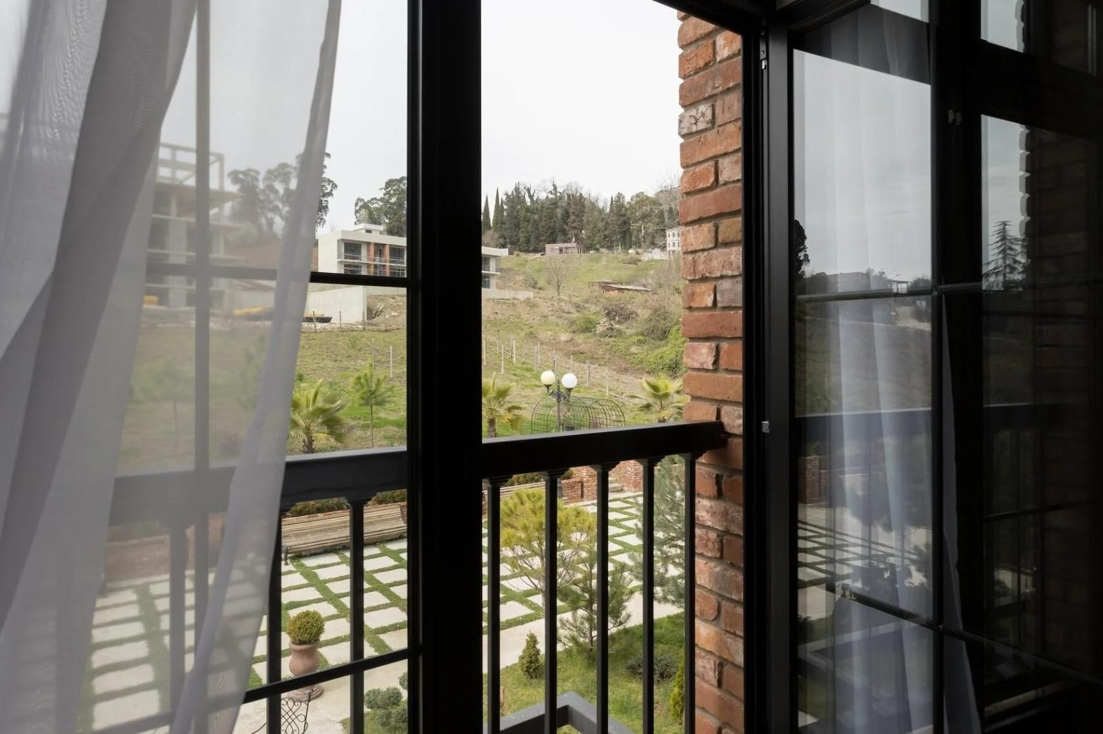 Делюкс без балкона, вид во двор в Loft