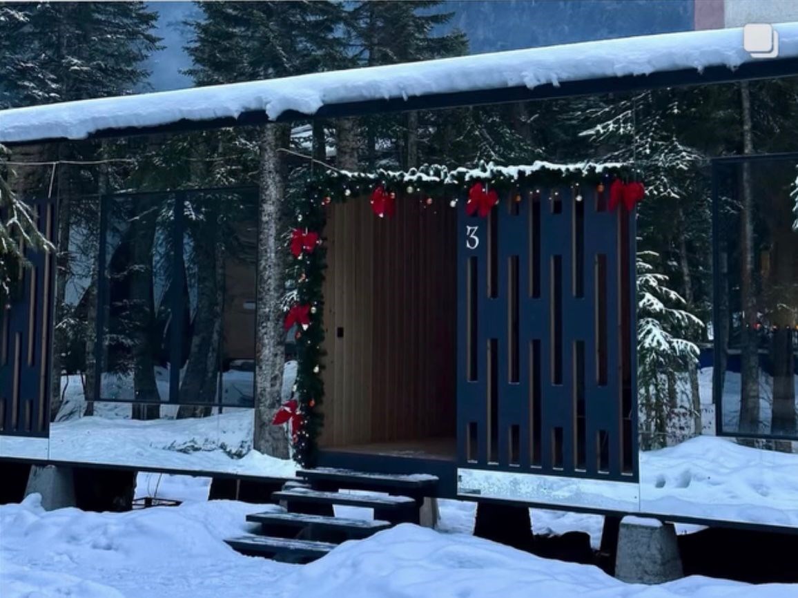 Зеркальный двухместный таунхаус в Времена года Village