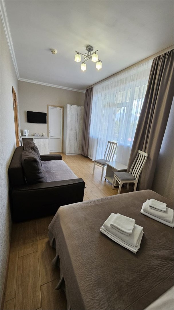 Трёхместный стандартный номер с балконом №51 в Елена