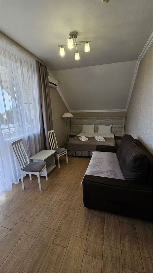 Трёхместный стандартный номер с балконом №51 в Елена