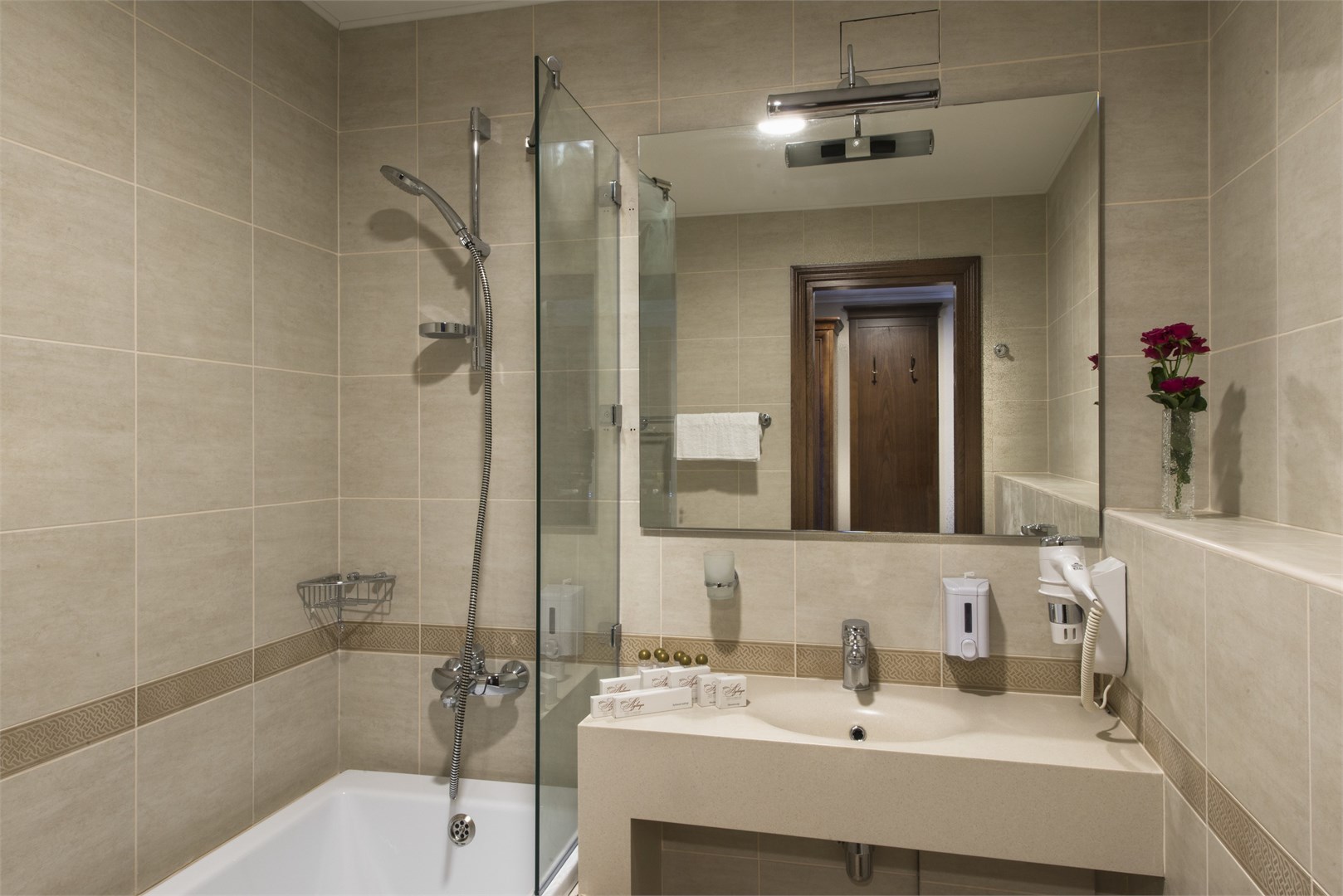 Улучшенный стандартный с балконом в Aglaya hotel&courtyard