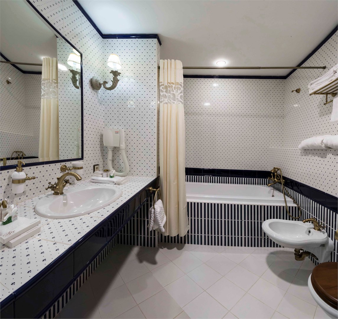 Люкс в Aglaya hotel&courtyard